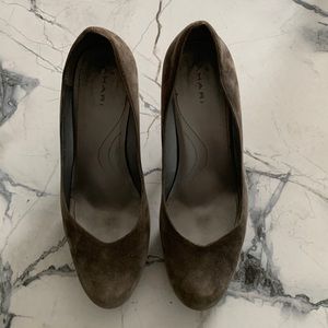 Tahari 3 1/2 inch heels.